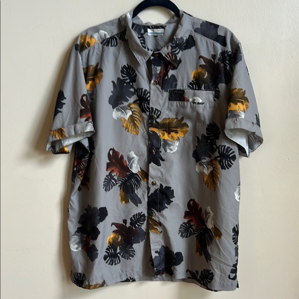 Columbia Gray and Black Casual Button Down Shirt